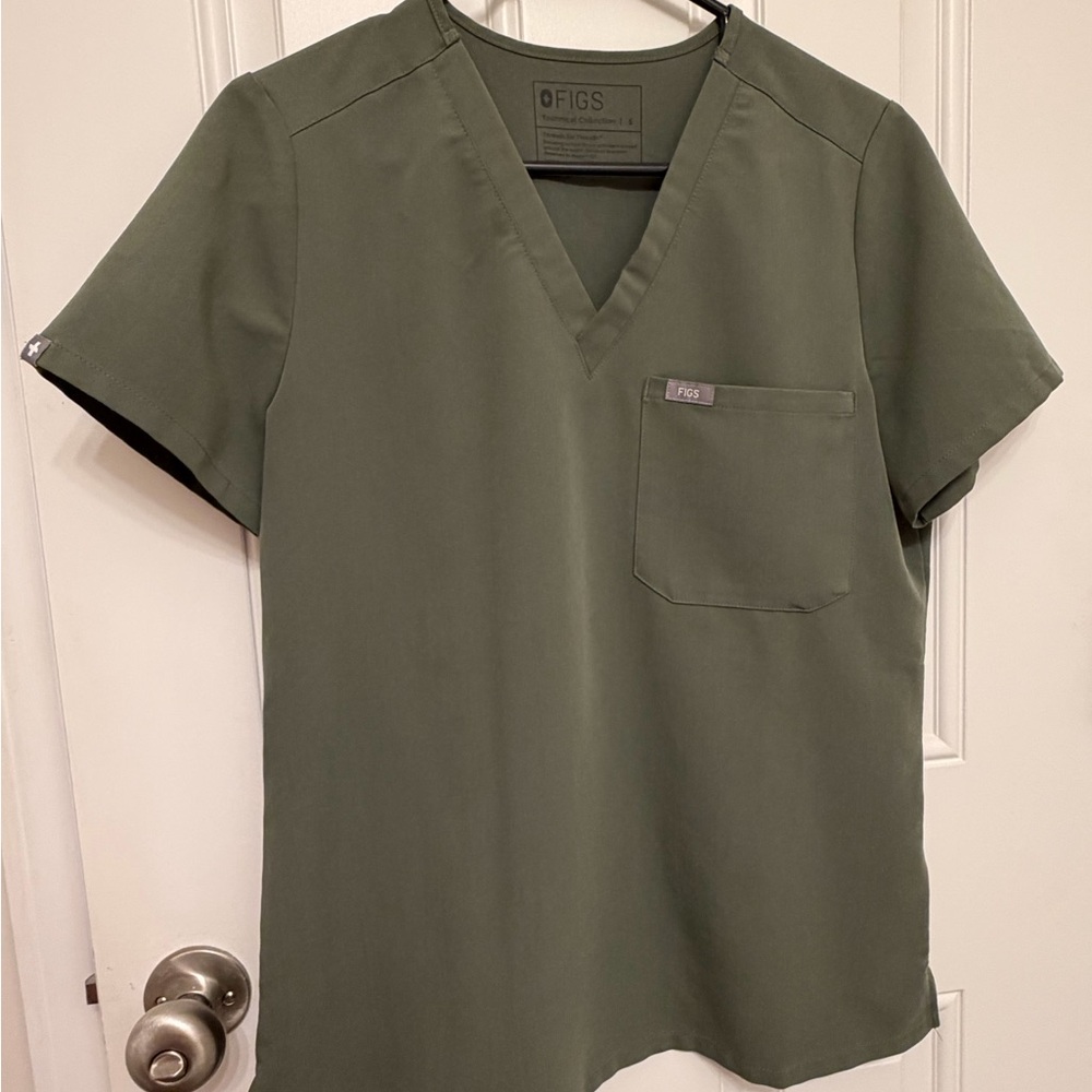 FIGS Small Catarina scrub top